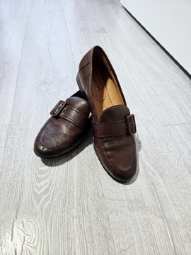 Brązowe skórzane loafersy Caprice 41