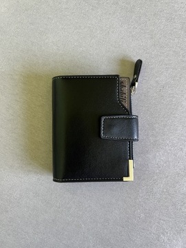 nowy skórzany portfel