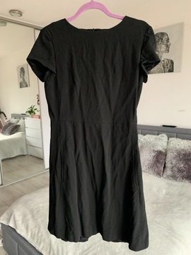 Klasyczna mała czarna sukienka Massimo Dutti 