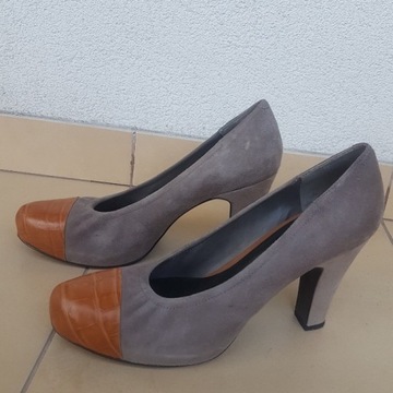 Wysokie zamszowe czółenka NINE WEST rozm 41.