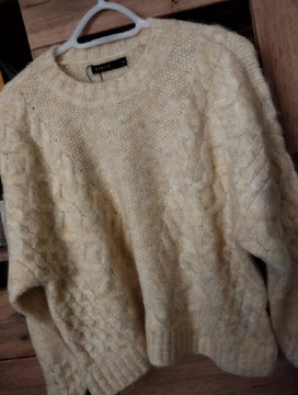 Sweter z warkoczowym splotem 