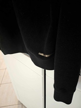 czarna bluza-marki Karl Lagerfeld.