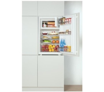 Встроенный однодверный холодильник Amica BM132. 3