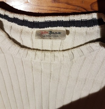 Biały sweter z grafitowymi wstawkami - rozmiar M