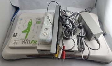 Konsola Nintendo Wii + wii fit (deska)