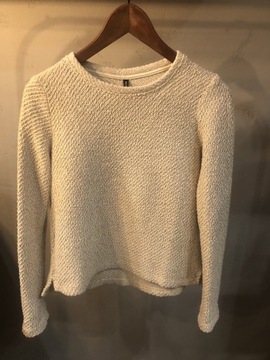 Kremowy sweter 