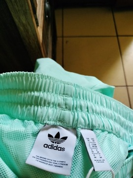 Adidas krótkie spodenki roz. M