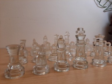 Komplet szklanych szachów figury