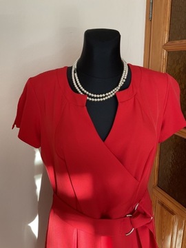 Elegancka czerwona kopertowa sukienka idealna na uroczystości Sander XL