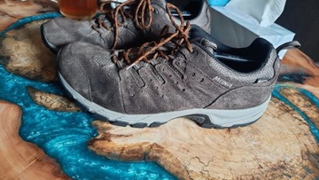 Krótkie buty trekkingowe firmy MEINDL 