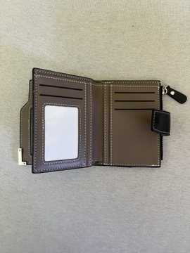 nowy skórzany portfel