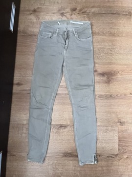 Worek ubrań Zara, Mango, H&M, Bershka. 1