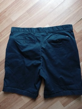 Tommy Hilfiger bawełniane spodenki chino 36