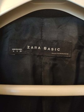 Krótki płaszczyk marki ZARA
