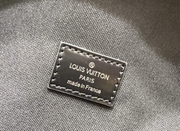 Czarny plecak firmy Louis Vuitton