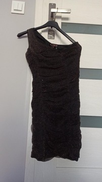 Czarna mini sukienka z błyszczącą nitką