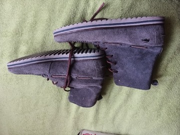 Buty botki zamszowe Lacoste szare sznurowane r.40