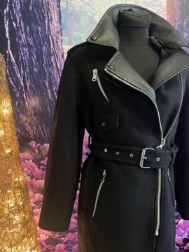 Czarny płaszcz z suwakami MNG 60% wełna