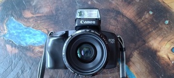 Aparat fotograficzny Canon Eos 750 z obiektyw
