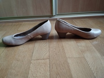 Buty na obcasie czółenka Clara Barson Classic Styl