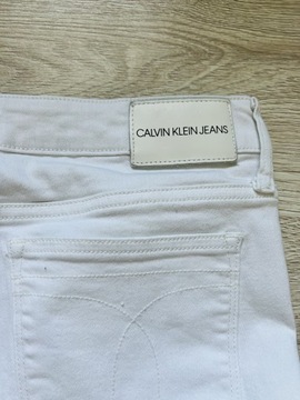 Calvin Klein białe jeansy rurki w30 40 42 skinny