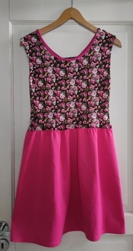 Różowa sukienka w kwiaty 