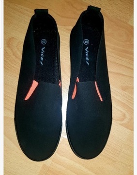 Czarne trampki Vices typu slip on