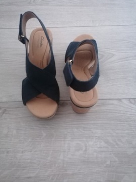 Buty sandały na koturnie CLARKS granatowe 41