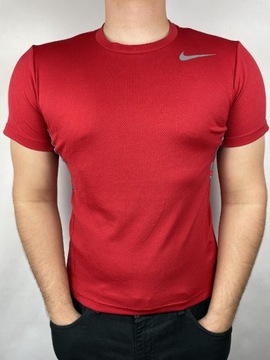 T-shirt sportowy Nike M czerwony