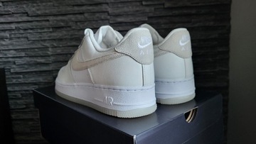 Nowe buty Nike Air Force 1 '07 LV8, białe, rozmiar 42,5