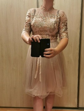 Piękna nowa sukienka CHI CHI LONDON pudrowy róż 40
