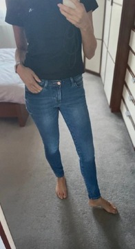 GUESS oryginalne piękne spodnie jeansowe Roz.28