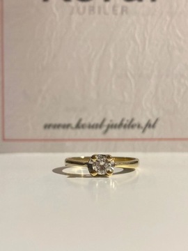 Przepiękny pierścionek z diamentem 