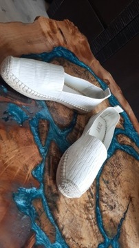 Buty balerinki skórzane firmy DKNY 