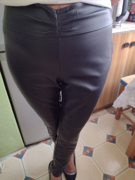 (40/L) ZARA/Skórzane legginsy, spodnie rurki) NOWE