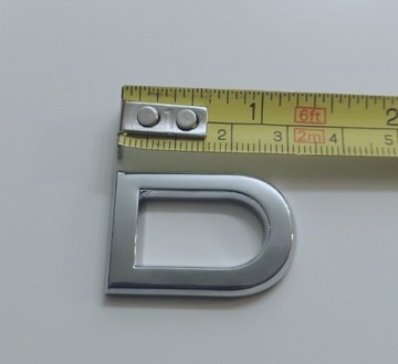 Emblemat, znaczek na tylną klapę auta litera D