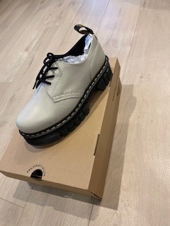 Dr. Martens oksfordki jasno szare