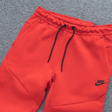 Dres nike Tech Fleece czerwony rozmiar M komplet