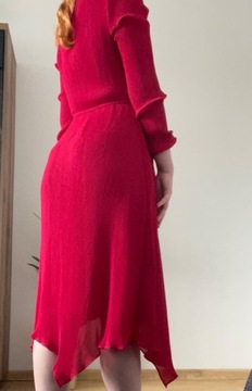 czerwona plisowana sukienka 