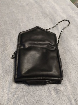 Czarna miękka torebka na ramię klasyczna