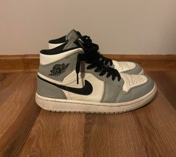 大人気【Nike】AIR JORDAN 1 MID◆ LIGHT SMOKE GREY Jordan 1 Mid Light Smoke Grey | DROP UP