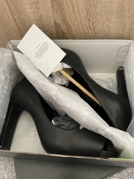 DKNY czarne czółenka szpilki peep toe skóra 37,5