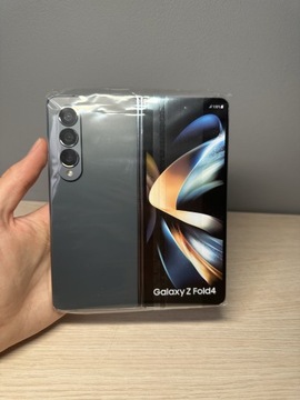 Atrapa Samsung z fold 4