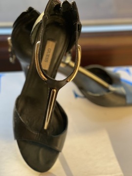 Guess eleganckie czarne sandały! 38