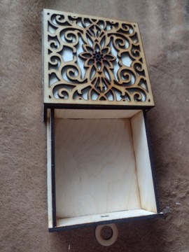 Skrzynka szkatułka szufladka na prezent biżuterię 
