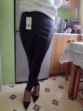 (40/L) ZARA/Skórzane legginsy, spodnie rurki) NOWE