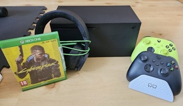 Xbox Series X + 2 pady + ładowarka + słuchawki