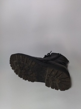 Czarne skórzane buty za kostkę Lasocki (r. 39)