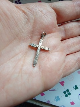 Wisiorek vintage krzyżyk z Jezusem