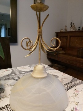 Vintage-stara lampa z kloszem typu alabaster